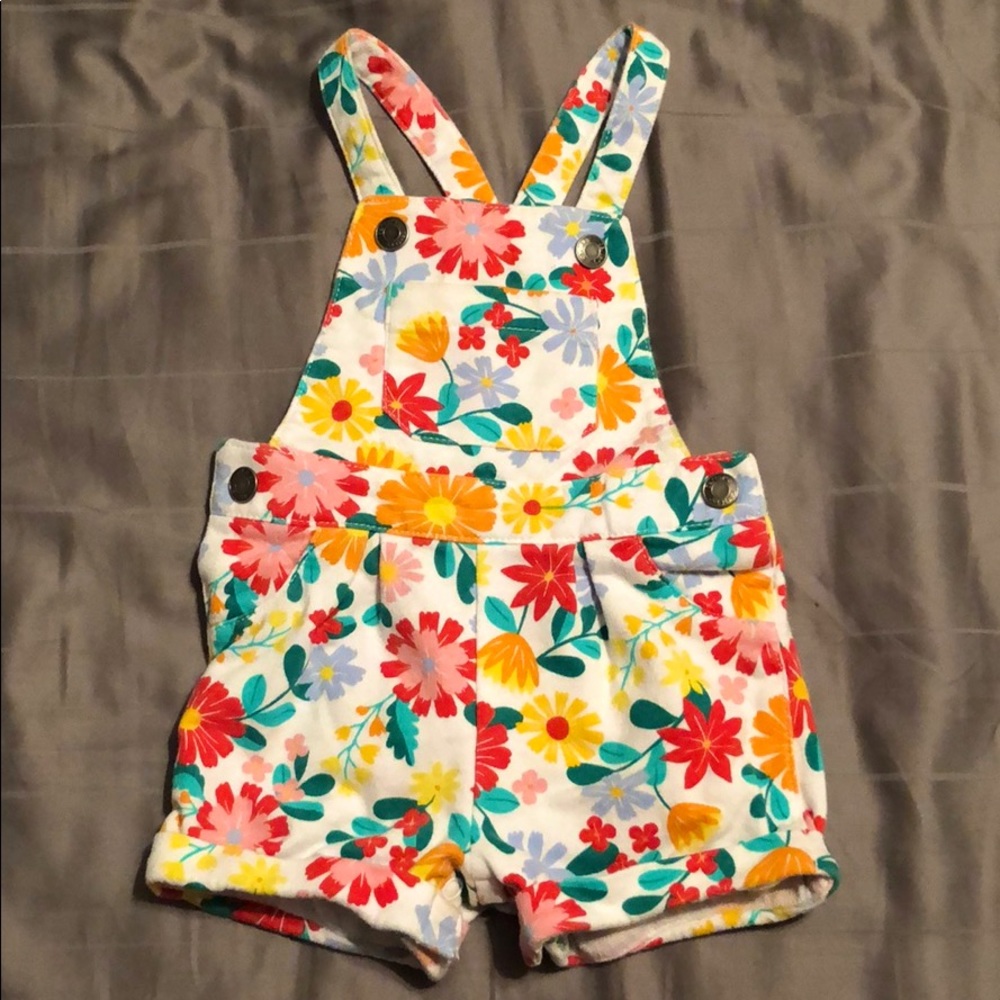 💕Carter’s Overalls , Floral print , 6 months 💕💕